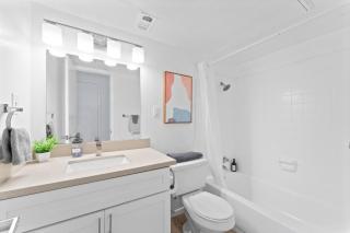 Central Hyde Park suites close to UT, Moody Center, Downtown - 5