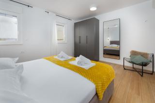 Lejla Garden Apartment - 1