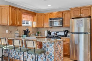 Fast Wifi | Linens & Towels | BBQ Grill | Keurig - 4
