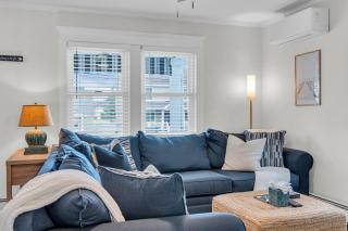 2Blocks 2Beach | Free Coffee | Linens+Towels | AC - 2