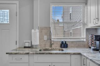 Keurig | Strong Wifi | Linen+Towels | Pet Friendly - 1