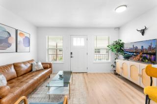 Central Chic 1BR suites close to UT, Moody Center, & Downtown - 0