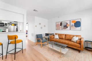 Central Chic 1BR suites close to UT, Moody Center, & Downtown - 6