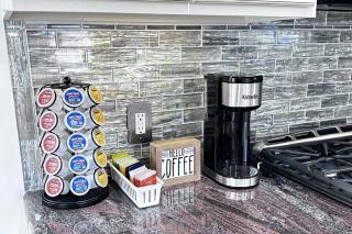 1BR Apt | High Speed WiFi | Washer/Dryer | Coffee - 1