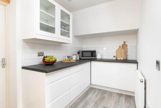 Central Basement Flat-Parking-By FabAccommodation - 7