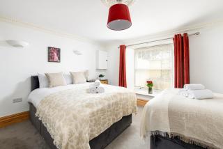 Central Basement Flat-Parking-By FabAccommodation - 3