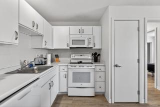 Simplicity At the Rim 1418 I Spacious 3 Bed 2 Bth - 8