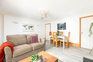 Central Basement Flat-Parking-By FabAccommodation - 1