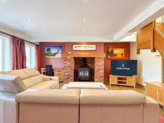 NEW Luxury Home with HotTub, Cinema and Firepit - 7