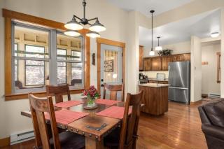 Tranquil Creekside Cabin - 4