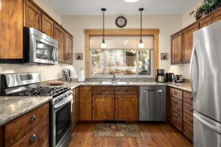 Tranquil Creekside Cabin - 5