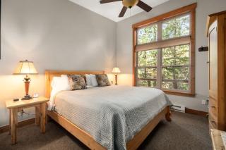 Tranquil Creekside Cabin - 3