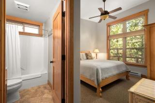 Tranquil Creekside Cabin - 2