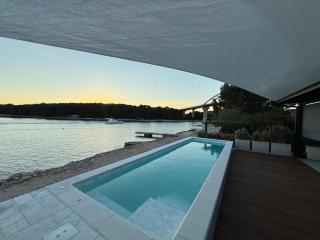 NEW Luxury Feel Good House by the Sea - 0