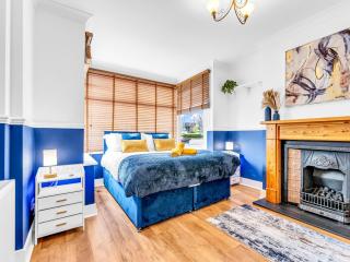 Free Parking, Near Retail Park, Pool Table, Large Garden - 0