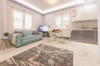 Modern fully-equipped house, 5 min walk from metro - 0