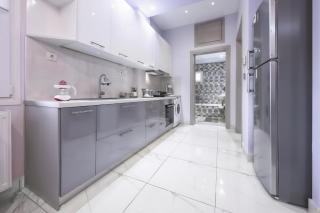 Modern fully-equipped house, 5 min walk from metro - 1