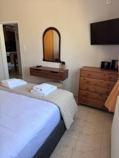 Kyma Haven Beachfront with Rooftop Jacuzzi - 4