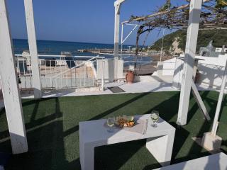 Kyma Haven Beachfront with Rooftop Jacuzzi - 9