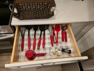 Edmonton Sunny's Homes 4 Beds Sleeps 5 AC - 2