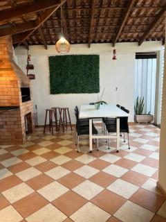 Casa aconchegante com churrasqueira e garagem - 0