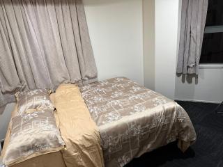 1 Room in 3-Bedroom Apartment - 0