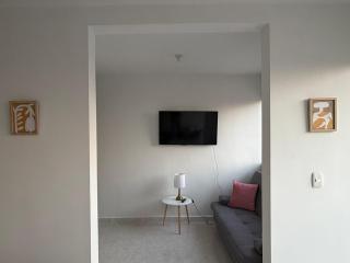 Nuevo, acogedor y central apartamento cerca al mar - 1