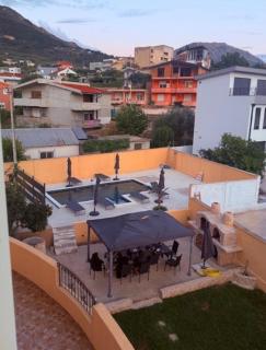 Cejovic Apartments & Pool - 2