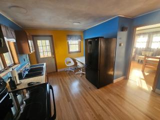 Dracut Executive Rooms with Kitchen & Bath, Parking, Spacious & Comfortable - 3