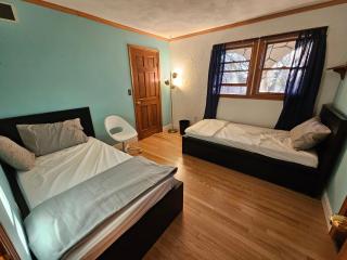 Dracut Executive Rooms with Kitchen & Bath, Parking, Spacious & Comfortable - 5