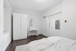 Modern Luxury 3BR Home in Downtown Toronto - 2