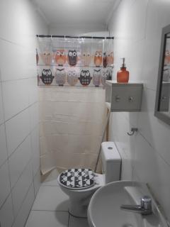 Casa Studio Mega - Espaço Terreo Privativo - 80m2 - Qto Family c Wi-Fi - Wc Priv - Cozinha Comp a 200 mts da Praia - Com Garagem - 4