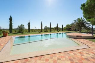 Wine estate 20m pool and cinema - 1