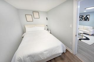 Modern 2BR Gem Free Parking-10 min Midway Airport-15 min Dtwn - 4