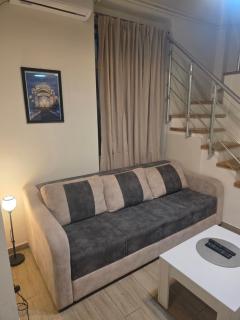Modern 2BR Central Apartment Sleeps 6 Balcony - 2
