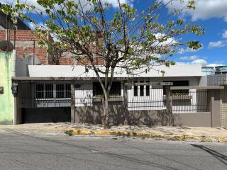 Casa Flor - 250m da praça de eventos, com garagem - 0