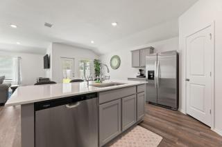 4BR Magnolia Retreat Near The Woodlands - 3
