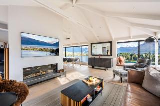 Earnslaw Terrace Luxury Villa-Hot Tub & Lake Views - 2