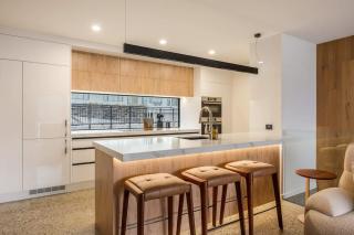Solara Apt Luxury 2BR Free Parking BBQ & Views - 9