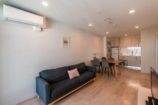 High Floor Modern 2 Bedroom Apt opposite Skytower - 3