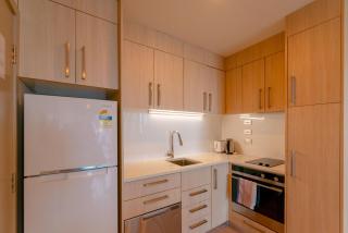 High Floor Modern 2 Bedroom Apt opposite Skytower - 2