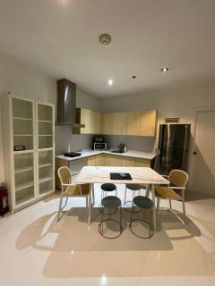 STAYLUXIA - GRAMERCY - Luxury Two Bedroom Junior Suite with 2 Balconies, FREE Amenities, Pool, Gym, Netflix - Housekeeping Available - 7
