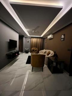 2BR Chic Charcoal & Chocolate Designer Apartment - 0