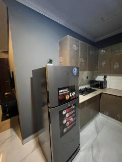 2BR Chic Charcoal & Chocolate Designer Apartment - 3