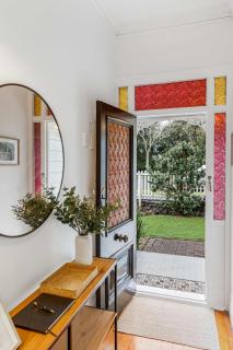 Beautiful Heritage Home in Mt Eden by Zodiak Stays - 3
