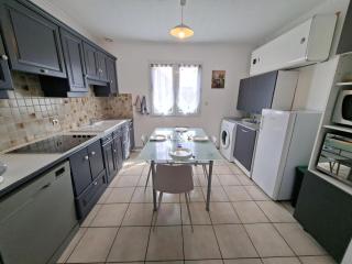 Beach Holiday Home in Guissény - 2