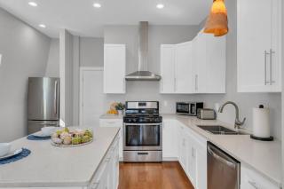 Jennifer's Penthouse Panoramic City Views w Deck - 5