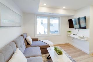 Contemporary Comfort 2BR Kitchener Escape - 6