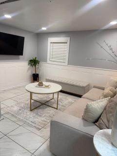 Cozy 2br Stay 15 Min to Downtown Chicago - 0