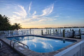Waterfront Condo with Boat & Fishing Dock - 7